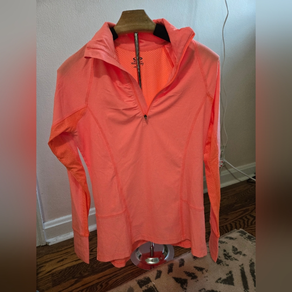 Stylish Coral Quarter-Zip Women's Activewear Top With Thumbholes, Medium